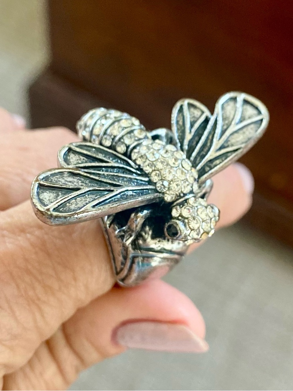 Vintage-style Honey Bee Ring Sparkling Crystals Antique Silver-tone Metal Sz 7.5
